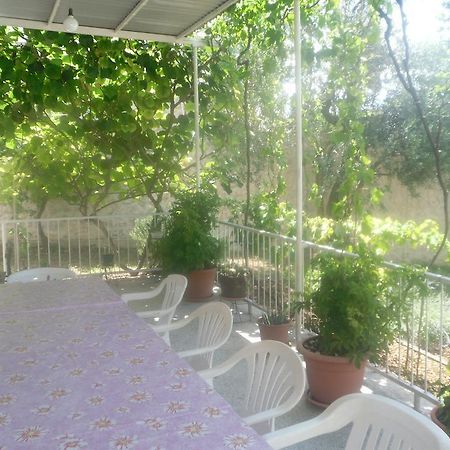 Hostel Guesthouse Mira Omis Exterior photo